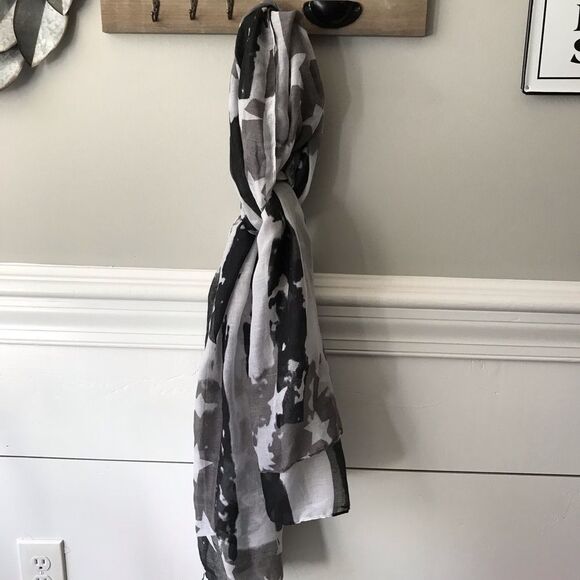 American Flag Inspired Patriotic Oversized Scarf Wrap Wall Hanging Black & White - Picture 2 of 3